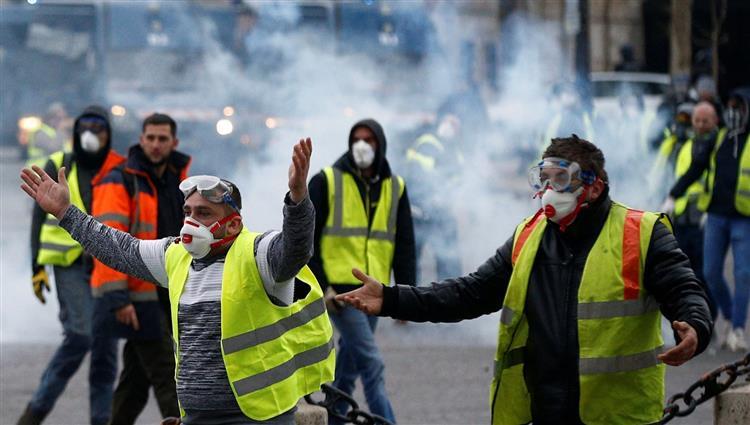 باريس:  توقيف 175 شخصا في تظاهرات اليوم الوطني