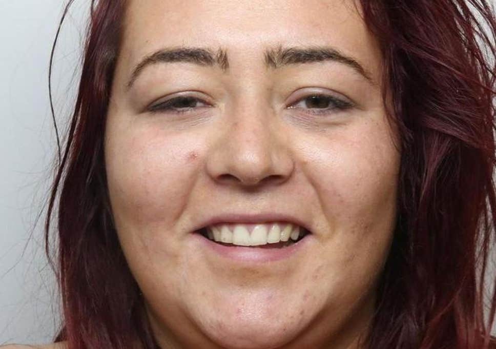 سجن عنصرية لكمت إمرأة مسلمة ومزقت حجابها