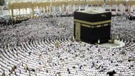 الحرم المكي.. عودة الجُمع والجماعات بعد أيام