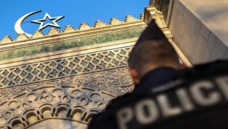 فرنسا.. تعتمد مشروع قانون يستهدف المسلمين