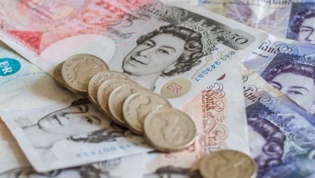 ارتفاع سعر صرف الجنيه الاسترليني مع تمديد التفاوض بشأن ما بعد بريكست