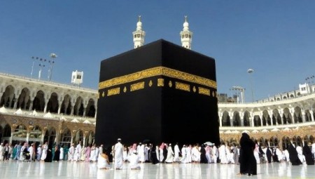 عاجل.. السعودية تعلق العمرة للمواطنين والمقيمين مؤقتا بسبب كورونا