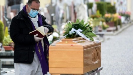 بي بي سي: كورونا يداهم حقوق الموتى.. هكذا يكون الوداع بإيطاليا