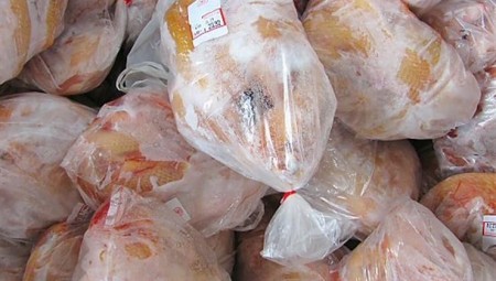 اكتشاف فيروس كورونا في قطع دجاج مجمد