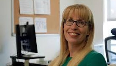 رئيسة هيئة تنظيم الامتحانات Ofqual تقدم استقالها عقب فضيحة النتائج التي ضجت بها البلاد