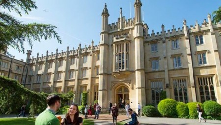 مخاوف على مستوى البلاد من تفشي موجة ثانية لفيروس كورونا عند افتتاح الجامعات