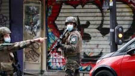 عاجل .. إصابة 4 أشخاص في باريس إثر تعرضهم للطعن