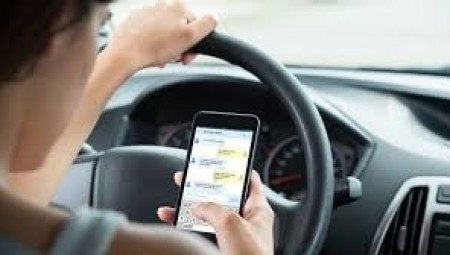 بريطانيا: تشريع جديد حول استخدام الهاتف النقال أثناء القيادة سيدخل حيز التنفيذ العام المقبل