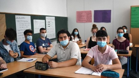 وزارة التعليم تبحث في تغيير نظام القبول في الجامعات البريطانية