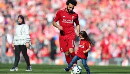 هكذا احتفل نجم ليفربول محمد صلاح بعيد الفطر