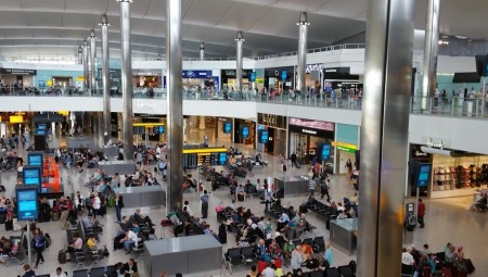 مطارات بريطانيا تستقبل أكثر من 100 رحلة من الهند رغم انتشار السلالة الهندية