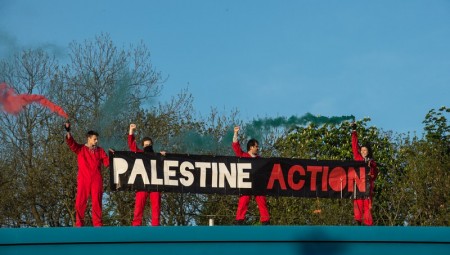 محتجون فلسطينيون يوقفون عمل مصنع أسلحة إسرائيلي في ليستر بإنجلترا