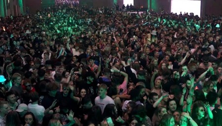 ثلاثة أسئلة عليك أن تسألها لنفسك قبل حضور فعاليات كبيرة في ظل جائحة كورونا