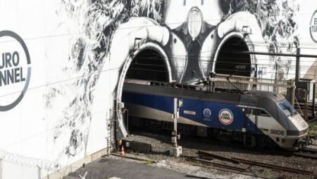 فرنسا تقرر التساهل في تطبيق قيود منع البريطانيين المقيمين بأوروبا من عبور أراضيها