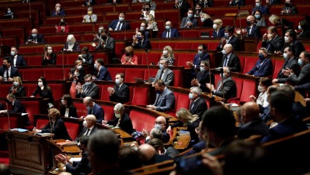 فرنسا تجرم الجنس مع من هم أقل من 15 سنة
