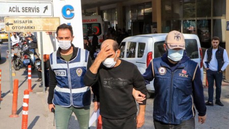 مدريد تسمح لفلسطينيين استغلوا توقف رحلة في برشلونة بالخروج من المطار