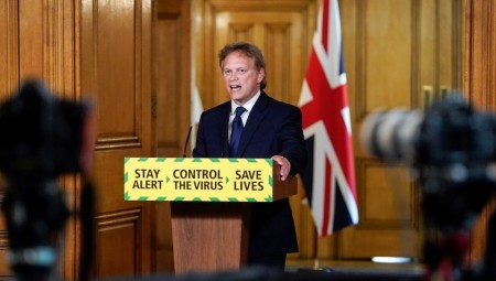 هل الإعفاء من الحجر للعائدين من الدول الصفراء يعفيهم  من فحص اليوم الثاني والثامن أيضا؟