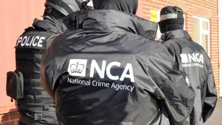 الوكالة الوطنية لمكافحة الجريمة تلقي القبض على رئيس مشتبه به في شبكة تهريب دولية