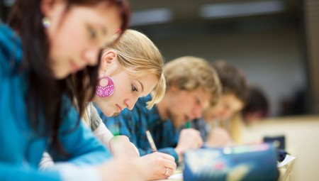 تراجع إقبال الطلاب على جامعات النخبة في بريطانيا.. والسبب الشروط الصارمة