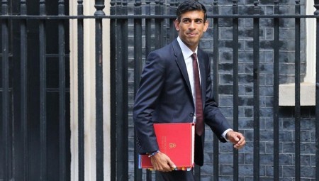 وزير الخزانة ريشي سوناك يحث الشركات والشباب للعودة إلى العمل من المكاتب