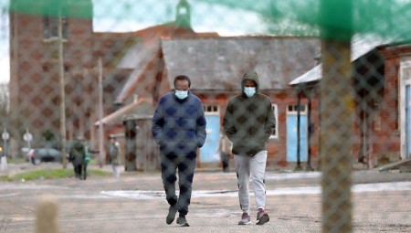 تفشي كورونا بين اللاجئين في الثكنات العسكرية.. وحقوقيون غاضبون من استهتار الحكومة البريطانية