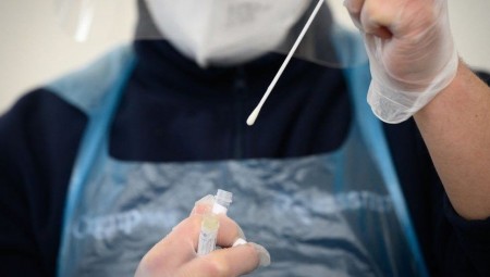 تخفيض سعر فحص كورونا في المختبرات الحكومية إلى 68 جنيها إسترلينيا