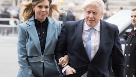 زوجة جونسون تحث النساء الحوامل على تلقي اللقاح بعد أخذها للجرعة الثانية وهي حامل