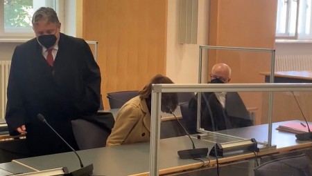 السجن 3 سنوات لعشرينية ألقت بطفلتها  في القمامة بعد ولادتها مباشرة