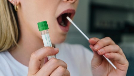 بريطانية تكشف للإندبندنت تعرضها للخداع من قبل شركة مزودة لاختبار كورونا المنزلي