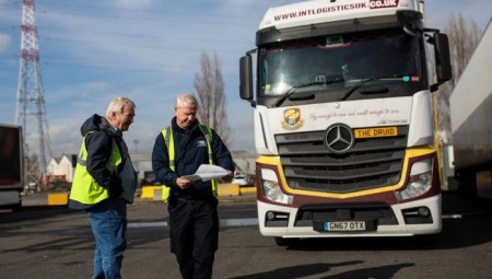 بريطانيا.. مخاوف من زيادة أسعار المواد الغذائية بسبب نقص سائقي الشاحنات 