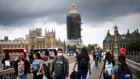 الحكومة البريطانية تنفي شائعات إغلاق البلاد في أكتوبر بسبب ارتفاع حالات كورونا