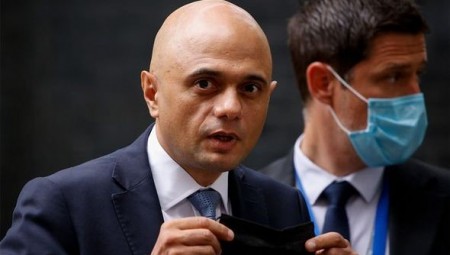 موجة من السخرية تطال وزير الصحة الذي علق: النواب لا يحتاجون إلى ارتداء الكمامة