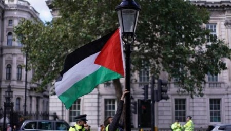 حزب بريطاني يحظر بيع بضائع المستوطنات ويسمح للفلسطينيين دخول البلاد دون تأشيرة