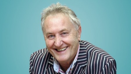 بريطانيا.. أشهر المشككين في لقاحات كورونا يفارق الحياة متأثرا بالفيروس