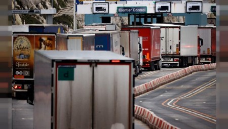 زعيم نقابي أوروبي: السائقون الأوروبيون غير مستعدين لإنقاذ بريطانيا من وضع صنعته بنفسها