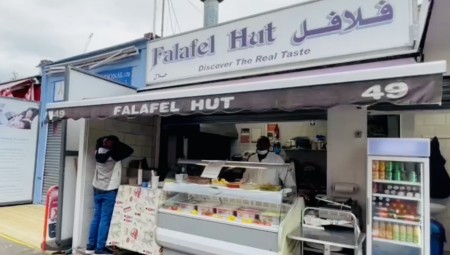 فيديو..فلافل هت.. أشهى فلافل وفول عربي في لندن