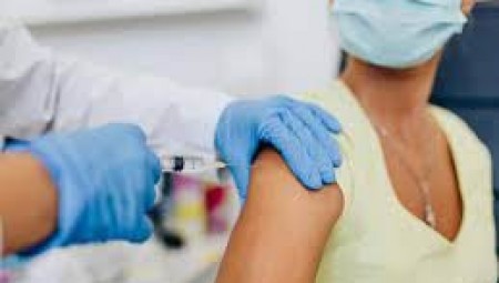 الجرعة التعزيزية لن تكون متوفرة لمن هم دون سن 40 عاما حتى العام الجديد