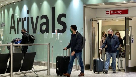 بريطانيا.. أكثر من 200  مسافر مهددون بفرض غرامات لتخلفهم عن حجز فندق للحجر الصحي  