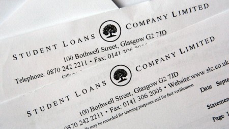 الحكومة تستعد لطرح مقترح يلزم الخريجين بسداد قروضهم بوتيرة أسرع