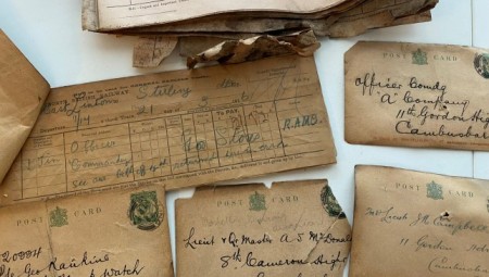 عمال صيانة يعثرون على بطاقات بريدية لجنود شاركوا في الحرب العالمية الأولى