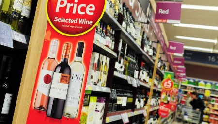 بريطانيا.. نقص في المشروبات الكحولية في عيد الميلاد بسبب فوضى سلاسل التوريد