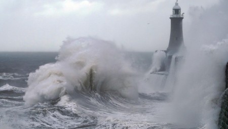 طقس بريطانيا: عاصفة آروين قد تسبب خسائر مادية