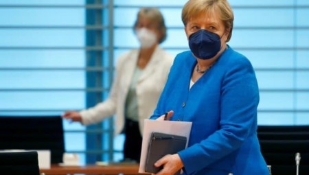 ألمانيا.. ميركل تتحدث عن وضع مقلق بسبب تسارع تفشي فيروس كورونا