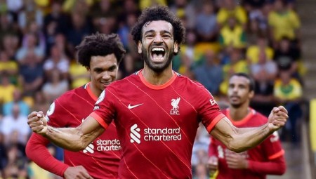 محمد صلاح يستفيد من قرار بريطانيا إزالة مصر من القائمة الحمراء