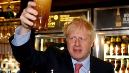 بوريس جونسون كسر قواعد الإغلاق واحتفل بعيد الميلاد في داونينج ستريت