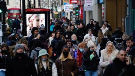خبراء بريطانيون: موجة أوميكرون القادمة قد تقتل ما لا يقل عن 25000 شخص