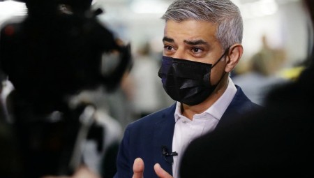 عمدة لندن يعلن حالة الطوارئ بسبب متغير أوميكرون