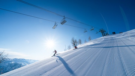 آلاف الرحلات الشتوية تتعرض للإلغاء بسبب قيود أوميكرون الجديدة