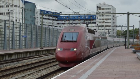 شركة السكك الحديدية الهولندية تدعو السكان لتجنب السفر غير الضروري عبر القطار إلى بلجيكا