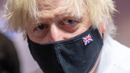  جونسون: من الحماقة القول إن الوباء انتهى